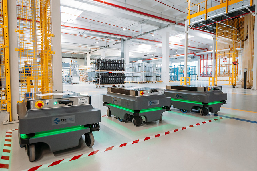 Flotila robotů MiR200 zlepšuje logistiku a produktivitu ve firmě Whirlpool 