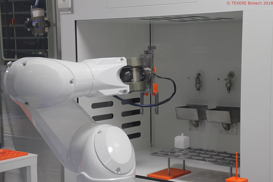 Světové prvenství: Využití robotů při úpravě kyčelních kostí pro implantáty  