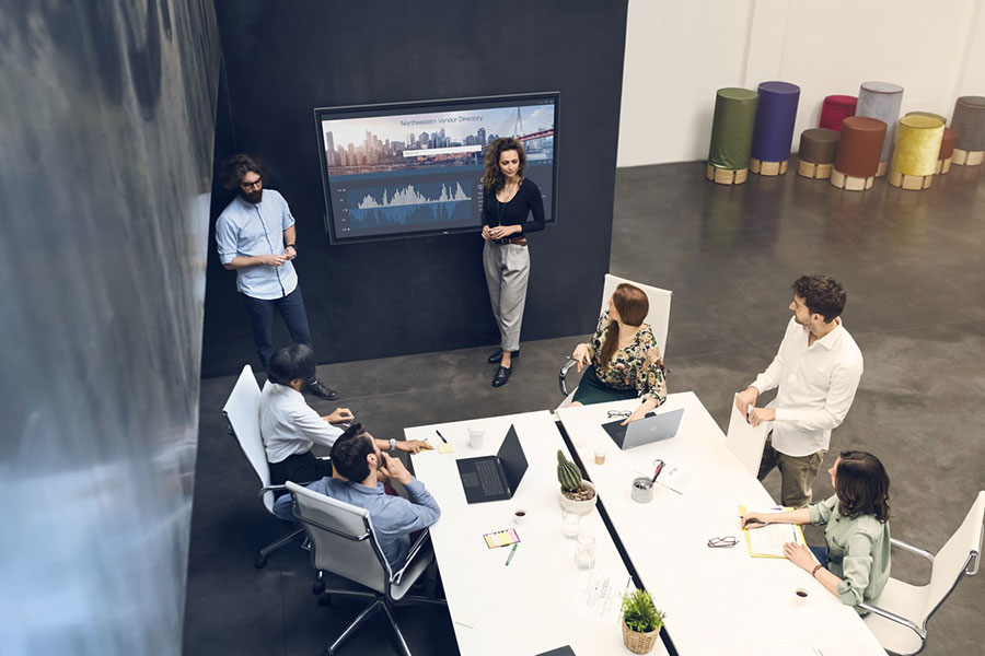 Společnost Dell Technologies představuje nový velkoformátový interaktivní monitor a počítače, které změní vzdělávací prostředí